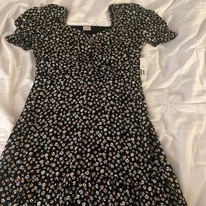 New with tags puff sleeve floral dress